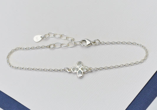 Dainty Aquamarine Clover bracelet - March Birthstone